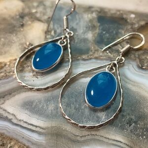 2358 Elegant Silver Hoop Earrings with Blue Stone Accent